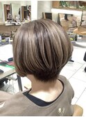 ハイライト 白髪ボカシ ショートボブ ショートカット