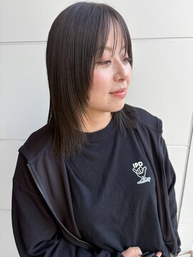 アントワープヘアー(Antwerp hair) 顔まわりのレイヤー×暗めオリーブグレージュ