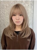 ミディアムハッシュカットハイレイヤー明るめヘーゼルベージュ
