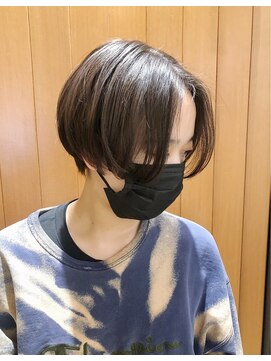シャメル(Chamel) 前髪長め前下がりマッシュショート◇10代20代30代ヘアスタイル
