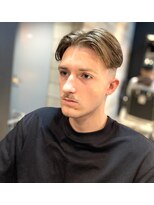 フランクスバーバー アンド ビアークラブ(FRANK'S BARBER and BEER CLUB)&nbsp;ハイスキンフェードセンターパートトランクススリークショート I