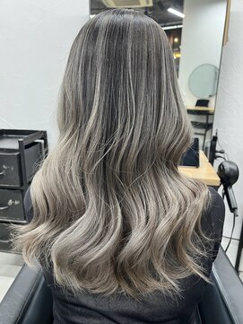 キラ 渋谷(KILLA) バレイヤージュ/ヘルシースタイル/ふんわりカール/白髪ぼかし