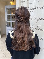 エイミーバイアフロート(amie by afloat) ハーフアップアレンジ◎結婚式や2次会にも♪