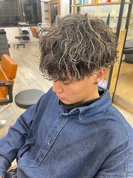 ナンバー アンフィール 渋谷(N° anfeel) メンズカットアッシュブラックカルマパーマベリーショート渋谷