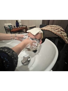 <JR尼崎駅徒歩4分★>頭皮の汚れをケアして髪のハリ・コシをUP！日頃の疲れも癒すご褒美ヘッドスパ◎