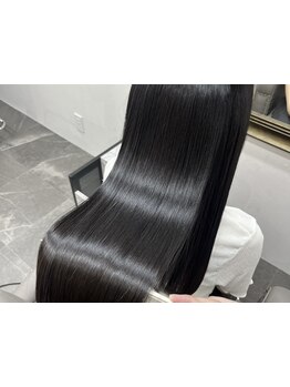 月100名来店の独自の縮毛矯正と髪質改善トリートメントで過去最高の美髪を実現☆