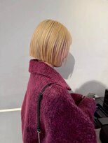 シーン バイ ラッド(SCENE by RAD)&nbsp;小顔盛りボブのナチュラル明るめヘアカラーレイヤーショート艶感