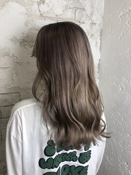 プライズ アイリス 池袋東口店(prize Iris) ミルクティーグレージュ/ハイトーン/ライトグレー/シルバー/池袋