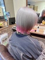 ヘアメイク シュシュ(Hair make chou chou) ハイトーンボブ裾カラーピンク