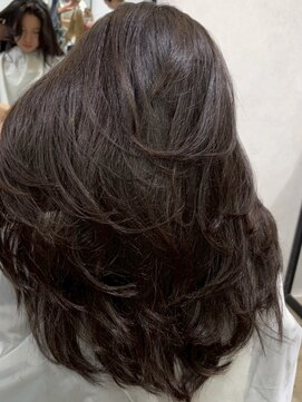 メリー オオサカ(Merly Osaka) butterfly layer cut