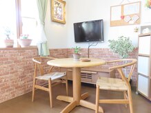 お子様はDVDや絵本をご覧いただけます。