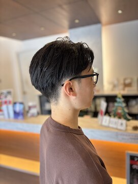 ヘアデザイン アクスト 西宮北口本店(HAIR DESIGN axt) センター分けショート