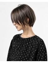 ウィールールピヴォクロス(WE RULE pivot cross)&nbsp;20代30代40代50代/前下がりショートボブ/暗めグレージュ