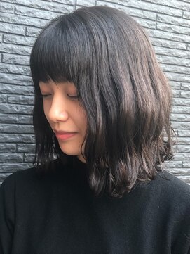 ヘアアンドビューティー クローバー(Hair&Beauty Clover) フォギーブルー/ぱっつん前髪/シルキーベージュ