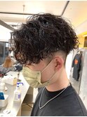 メンズマッシュセンターパート波巻きスパイラルパーマ刈り上げ