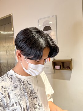 エクリ 麻布十番(equri) ニュアンスセンターパート