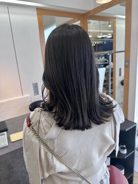 ユニ バイ マグ 長野店(Uni.by Mag) 20代30代40代ブルーブラック韓国レイヤーこなれ外ハネミディ