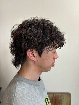 ヘアーワークス ボナ(HAIR WORKS bona.) しっかりスパイラルパーマで魅せる個性派ヘア/ウルフ/黒髪