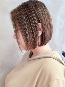 エリマ 横浜西口(elima) 横浜西口顔周りレイヤーカットくびれヘア切りっぱなしボブ30代