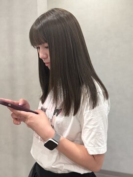 リタ(Lita.) 透明感グレージュ　暗めカラー