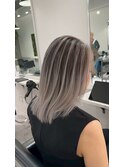 ベリーショート切りっぱなしボブヘアカラーアッシュグレー