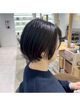 クララ ジャパン カメイド(CLALA JAPAN Kameido) 首元すっきり、丸みがきれいなコンパクトショートボブ