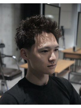メッツ 原宿(METS) MEN'S/スパイキーピンパーマ×テーパーフェード