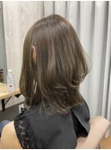オリーブベージュ