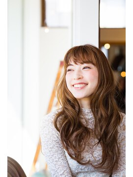 アメリエギャルソン(amelie et garcon) 【amelie】ベージュカラーのナチュラルウェーブ