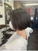 涼しげ前下がりボブ