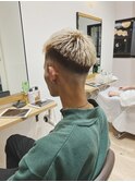 メンズ 刈り上げ ×ハイトーンベージュ×スキンフェード