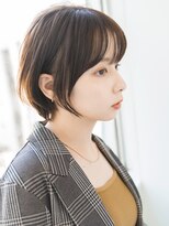 リリーオブザベイス(Lily of the Vase) ナチュラル、耳掛け、ショートボブ