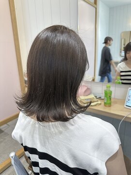 カームバイリベルタ(calm by Re:berta) 大人かわいいカーキグレージュ/外ハネミディ