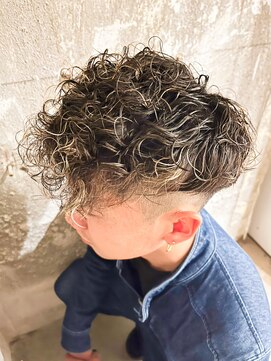 リコラックスビー(LICO LUXBE) メンズグラデーションカット_束感ショートツーブロック