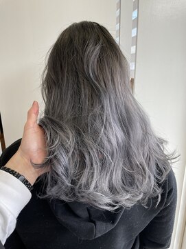 ヘアルーム モア(hair room More) 30代女性 グラデーション×ホワイトシルバー