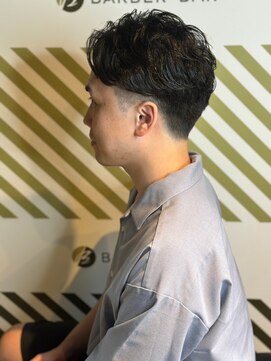 バーバーバー アカバネ(BARBER-BAR AKABANE) ビジネスマンの清潔感毛流れアップバング+パーマ#1