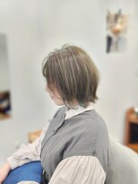 ツナグ(TSUNAGU)&nbsp;切りっぱなしレイヤーボブ×インナーオリーブカラー☆