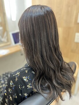 ハサミバイアトリエナガノ 千葉(8sami by atelier nagano) ショートボブ/センターパート/ツヤ髪/グラデーション/イヤリング