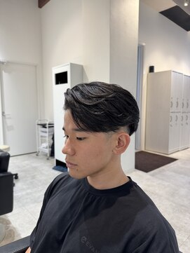 ルーストデラックス 京都河原町三条(ROOST dx) 刈り上げセンターパート