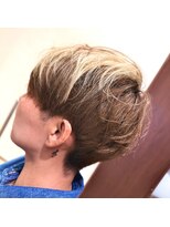 綾瀬 ダズルヘアデザイン(Dazzle Hair Design)&nbsp;ハイトーン似合わせ×束感刈り上げショート