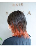 ウルフカットにインナーカラーオレンジ。