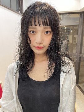 ナループロアオハナ(Nalu pu loa ohana) 根元からたっぷり大きめカールのパーマ