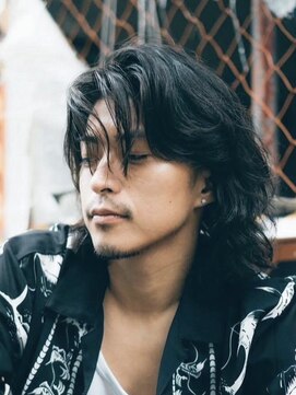 オルト(Altn) 大人の黒髪ミディアムロング波巻きパーマツイストスパイラルヘア