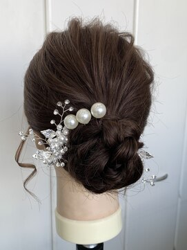 アヴソリューク(Absoluk) お団子アップスタイル