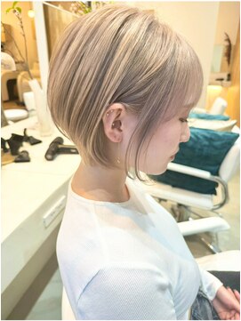 ジゼラ(GISELA) ミルクティー　ショートボブ