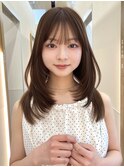 ミディアムレイヤーカット内巻き顔まわりレイヤーカット