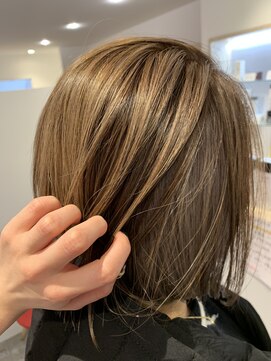ルルバイアズール 草加店(LULU by azule) インナーカラー，グレージュカラー，ボブ【草加】