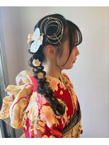 シークエストアンドシプラス(C/QUEST&C-plus)&nbsp;成人式　ヘアセット　編み下ろし　水引き　金箔　辻堂