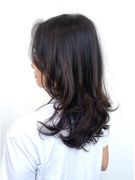 ステア ケース(stair case) 大人美人/艶髪ウェーブ/ミディアム/ゆるふわレイヤー/前髪長め