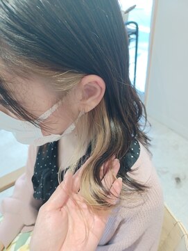 コトナ 六町(kotona) インナーカラー×ミルクティー